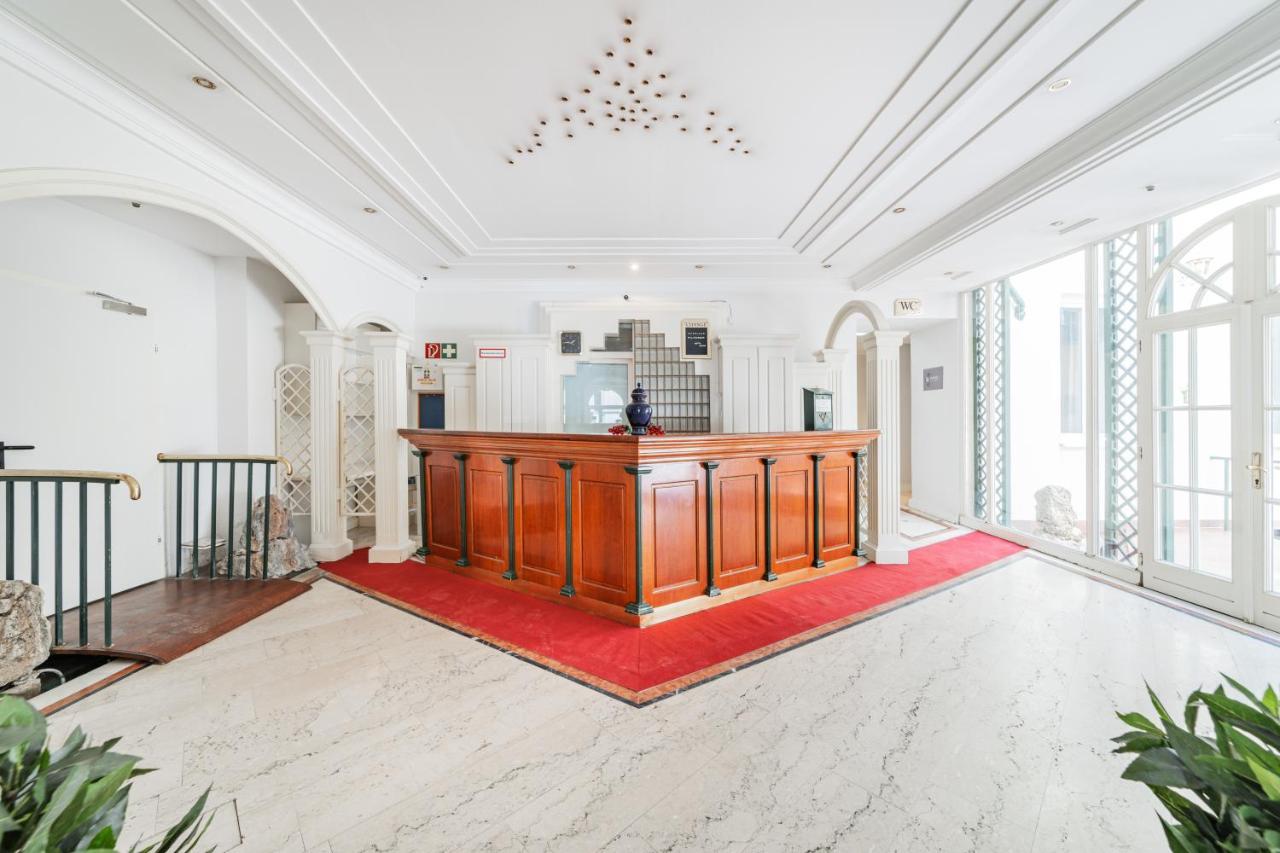 Self-Check-In Hotel Adlon Wenen Buitenkant foto