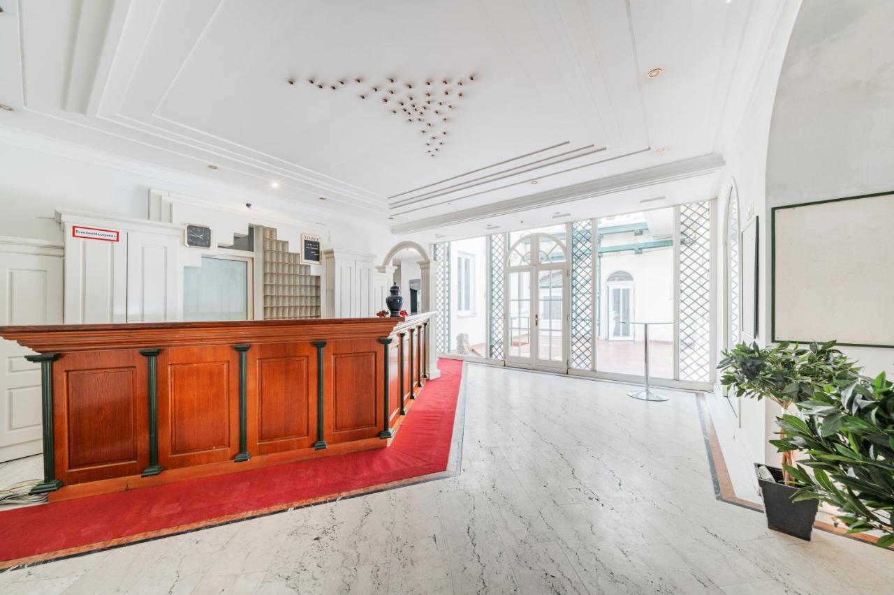 Self-Check-In Hotel Adlon Wenen Buitenkant foto