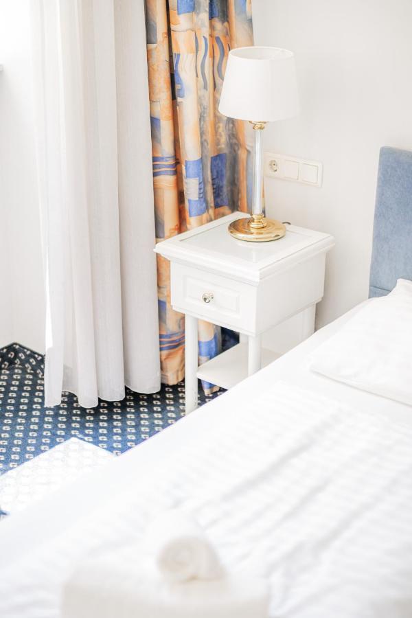 Self-Check-In Hotel Adlon Wenen Buitenkant foto