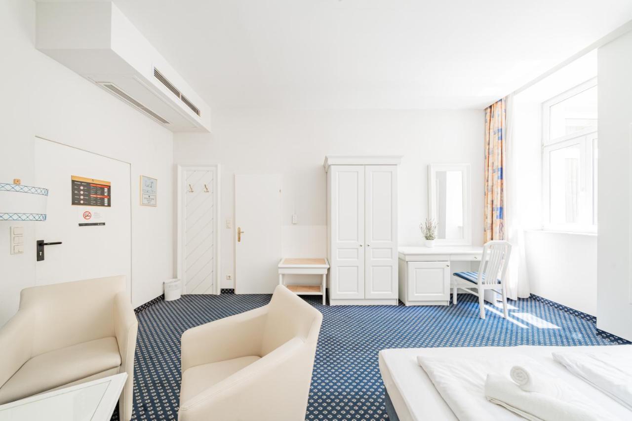 Self-Check-In Hotel Adlon Wenen Buitenkant foto