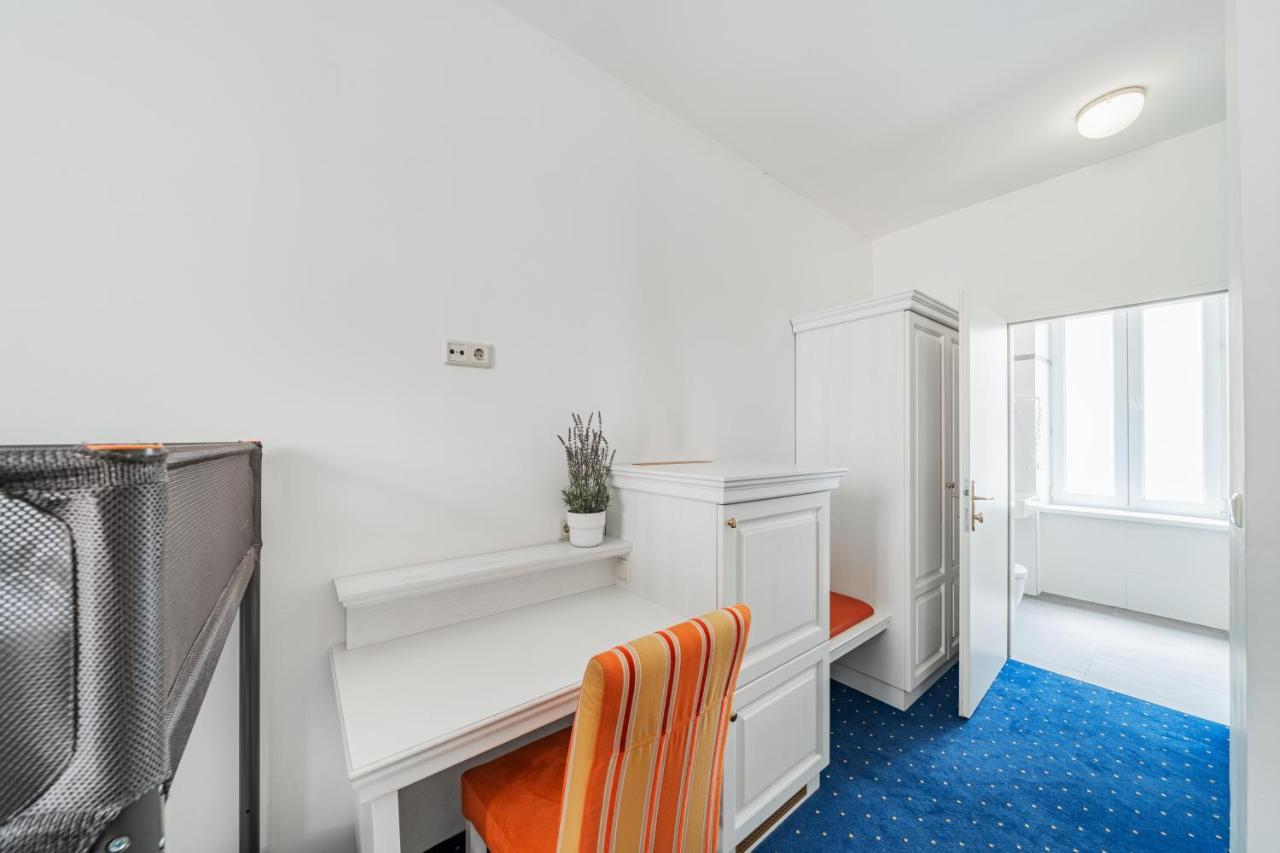 Self-Check-In Hotel Adlon Wenen Buitenkant foto