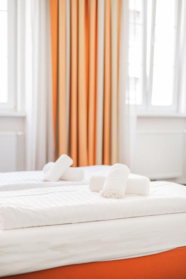 Self-Check-In Hotel Adlon Wenen Buitenkant foto