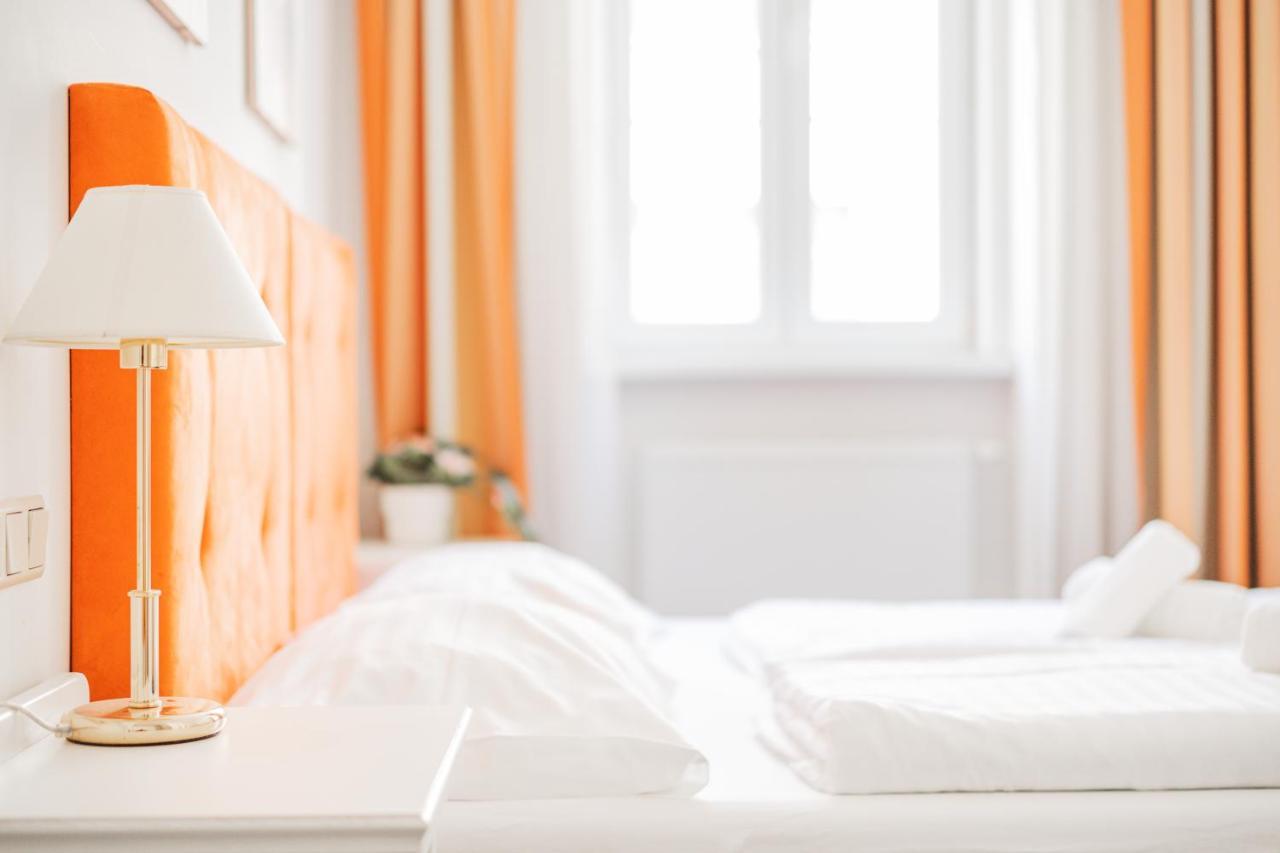 Self-Check-In Hotel Adlon Wenen Buitenkant foto