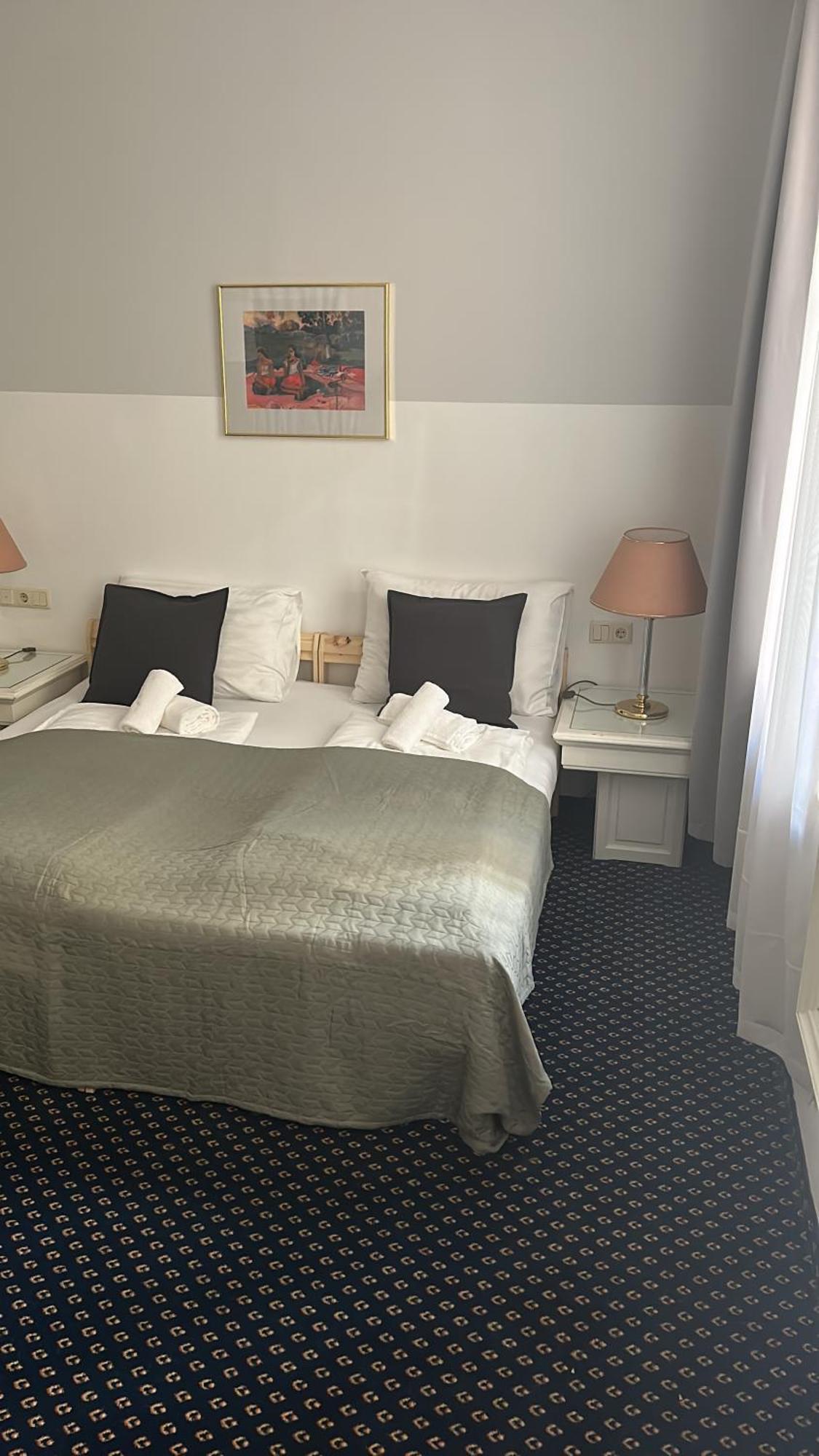 Self-Check-In Hotel Adlon Wenen Buitenkant foto