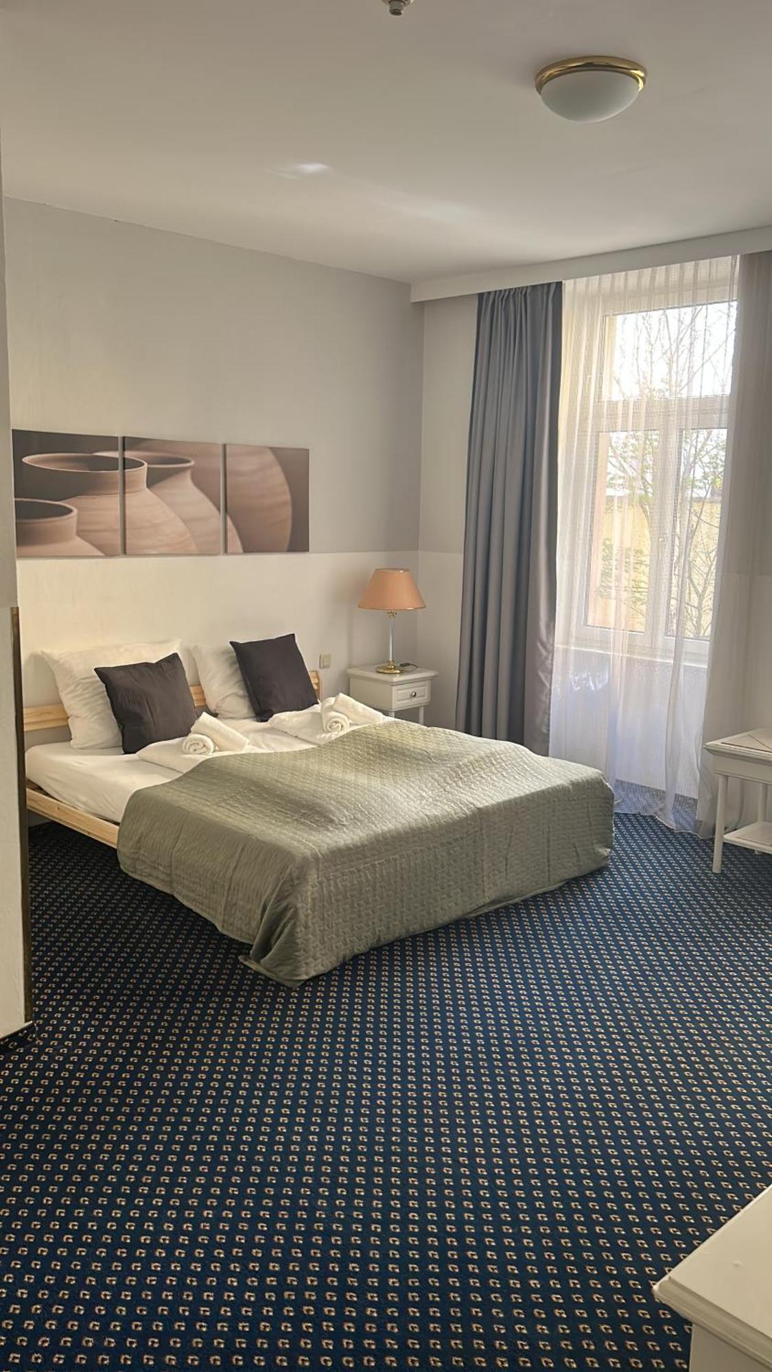 Self-Check-In Hotel Adlon Wenen Buitenkant foto